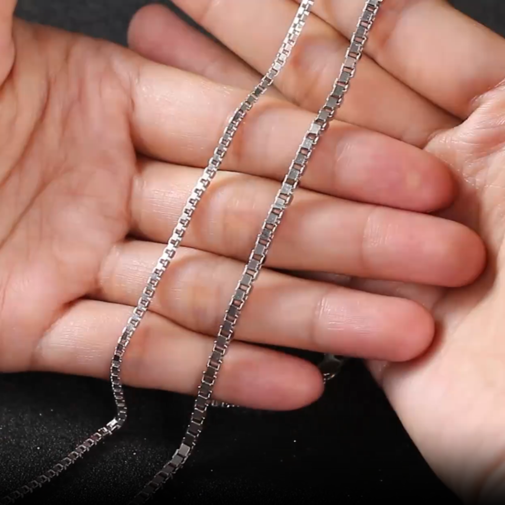 BOX CHAIN NECKLACE IN SILVER