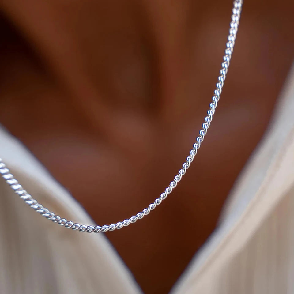 MINIMAL CHAIN NECKLACE