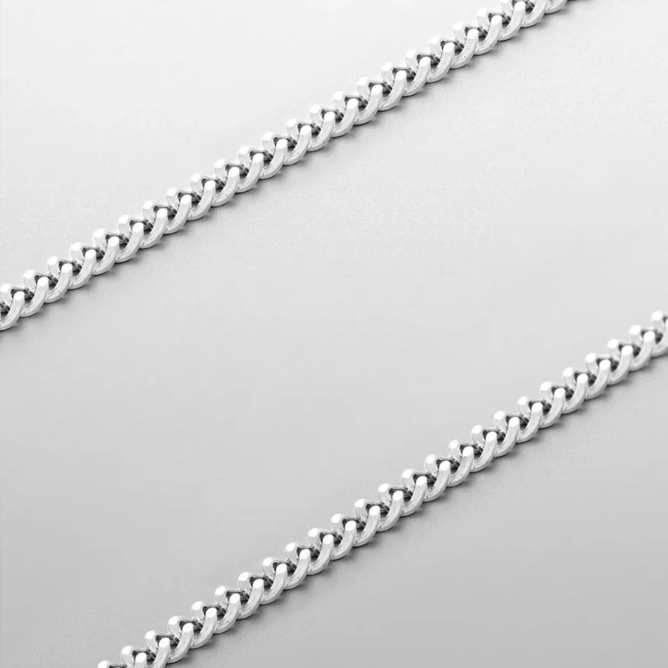 MINIMAL CHAIN NECKLACE